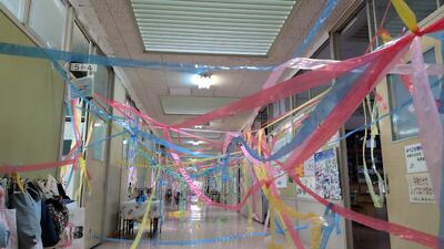 いい感じに飾り付けた廊下